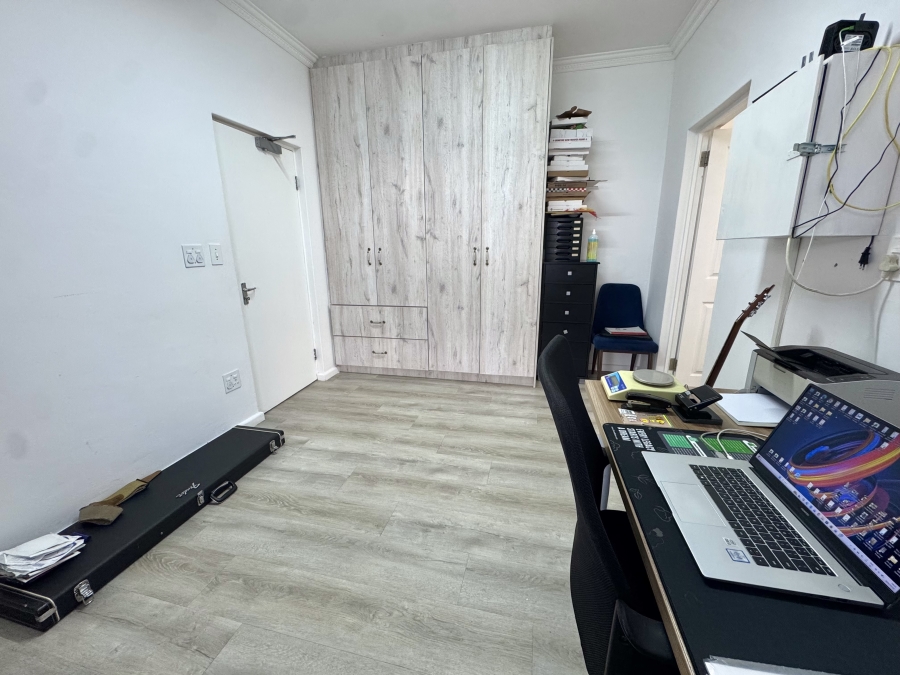 To Let 4 Bedroom Property for Rent in Grotto Bay Western Cape